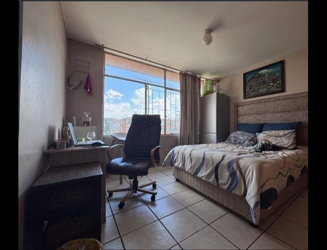 3 BEDROOM FLAT FOR SALE IN ANNLIN-WES